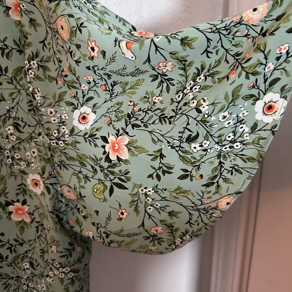 Beautiful light weight new blouse easy - Picture 9 of 11